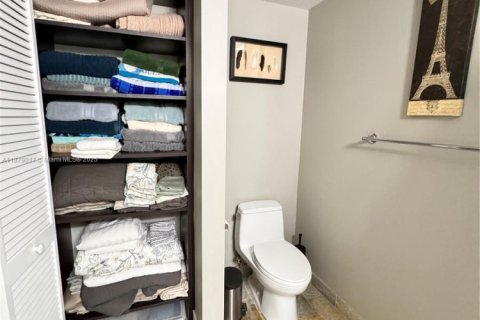 Condo in Sunrise, Florida, 2 bedrooms  № 1927711 - photo 26