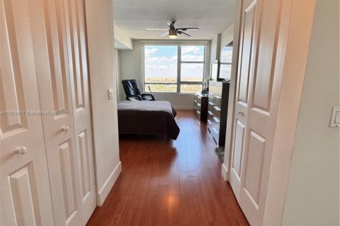 Condo in Sunrise, Florida, 2 bedrooms  № 1927711 - photo 27