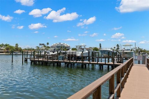 Condominio en venta en Saint Pete Beach, Florida, 3 dormitorios, 206.61 m2 № 1813238 - foto 1