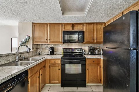 Touwnhouse à vendre à Tampa, Floride: 2 chambres, 119.66 m2 № 1903645 - photo 18