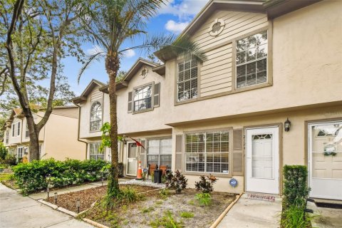 Touwnhouse à vendre à Tampa, Floride: 2 chambres, 119.66 m2 № 1903645 - photo 1
