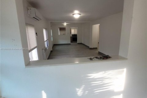 Снять в аренду виллу или дом в Майами, Флорида 3 спальни, 87.14м2, № 1963578 - фото 12