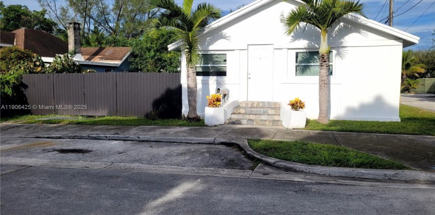 Дом в Майами, Флорида 3 спальни, 87.14м2 № 1963578