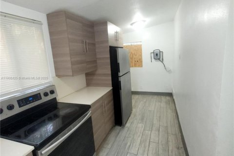 Снять в аренду виллу или дом в Майами, Флорида 3 спальни, 87.14м2, № 1963578 - фото 7