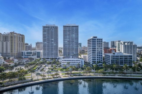 Condo in West Palm Beach, Florida, 3 bedrooms  № 959238 - photo 1
