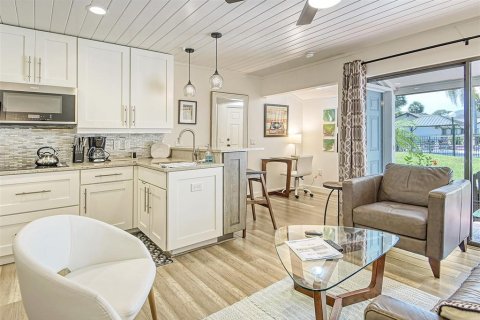 Condo in Sarasota, Florida, 1 bedroom № 2204502 - photo 7