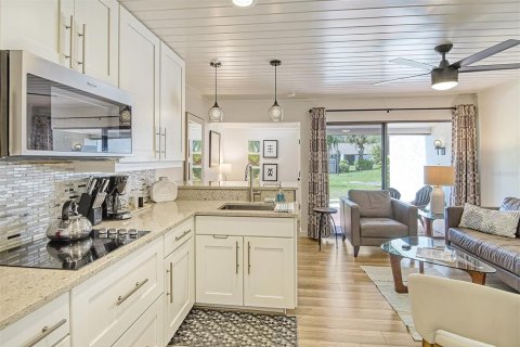 Condo in Sarasota, Florida, 1 bedroom № 2204502 - photo 12