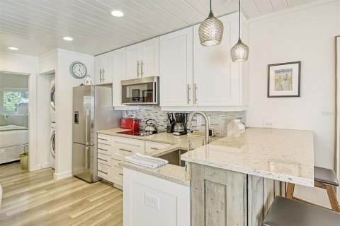 Condo in Sarasota, Florida, 1 bedroom № 2204502 - photo 9