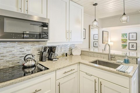 Condo in Sarasota, Florida, 1 bedroom № 2204502 - photo 10
