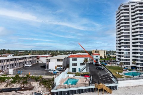 Condo in Daytona Beach, Florida, 2 bedrooms  № 2221945 - photo 13