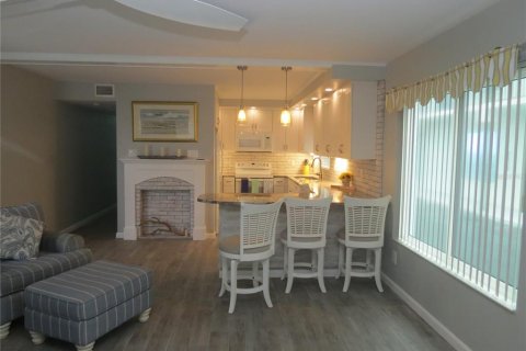 Condo in Daytona Beach, Florida, 2 bedrooms  № 2221945 - photo 4