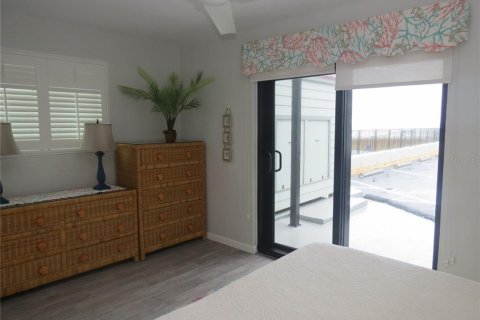 Condo in Daytona Beach, Florida, 2 bedrooms  № 2221945 - photo 10