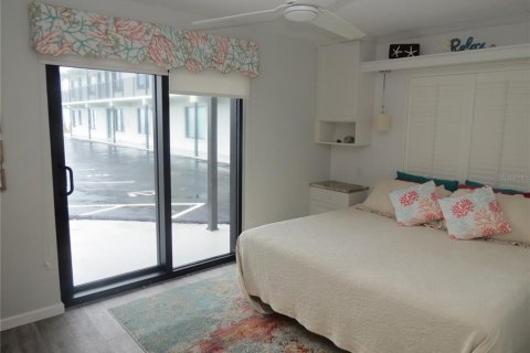 Condo in Daytona Beach, Florida, 2 bedrooms  № 2221945 - photo 9