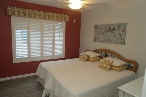 Condo in Daytona Beach, Florida, 2 bedrooms  № 2221945 - photo 8