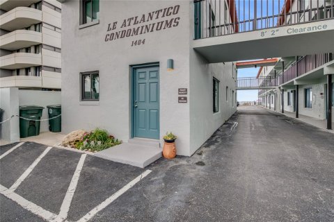 Condo in Daytona Beach, Florida, 2 bedrooms  № 2221945 - photo 3