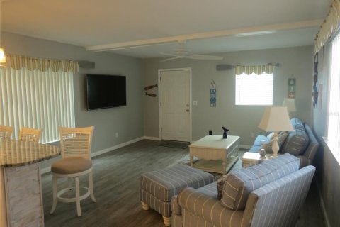 Condo in Daytona Beach, Florida, 2 bedrooms  № 2221945 - photo 6