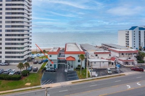Condo in Daytona Beach, Florida, 2 bedrooms  № 2221945 - photo 2