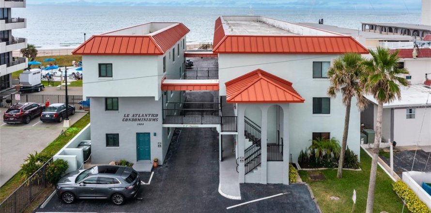 Condo in Daytona Beach, Florida, 2 bedrooms  № 2221945