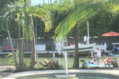 Casa en venta en Miami Beach, Florida, 3 dormitorios, 258.45 m2 № 1957003 - foto 15