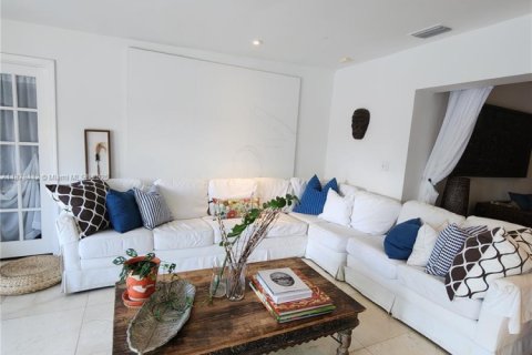 Casa en venta en Miami Beach, Florida, 3 dormitorios, 258.45 m2 № 1957003 - foto 11