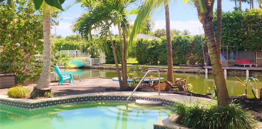 Casa en Miami Beach, Florida 3 dormitorios, 258.45 m2 № 1957003