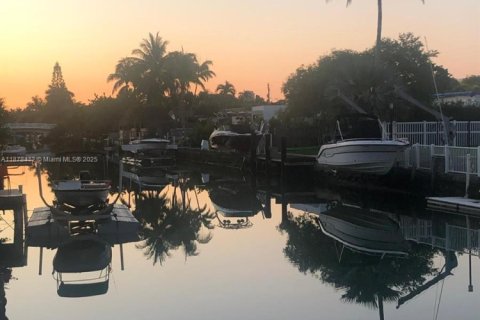 Casa en venta en Miami Beach, Florida, 3 dormitorios, 258.45 m2 № 1957003 - foto 2