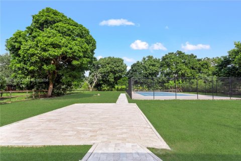 House in Davie, Florida 4 bedrooms, 203.64 sq.m. № 2015885 - photo 4