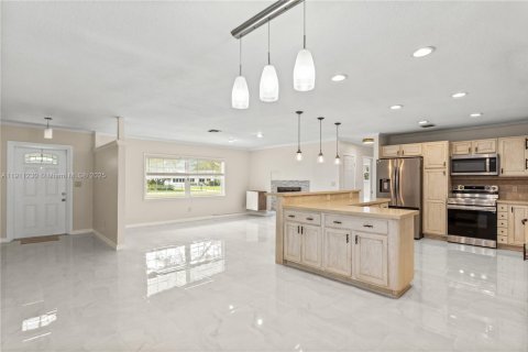 House in Davie, Florida 4 bedrooms, 203.64 sq.m. № 2015885 - photo 7