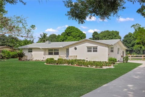 House in Davie, Florida 4 bedrooms, 203.64 sq.m. № 2015885 - photo 3