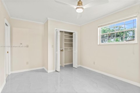 House in Davie, Florida 4 bedrooms, 203.64 sq.m. № 2015885 - photo 18