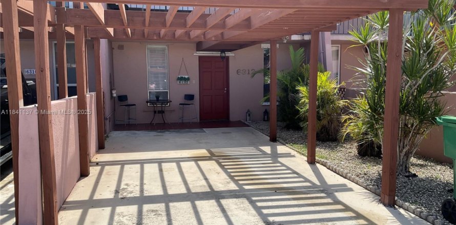 Touwnhouse à Miami, Floride 2 chambres, 133.78 m2 № 1830449
