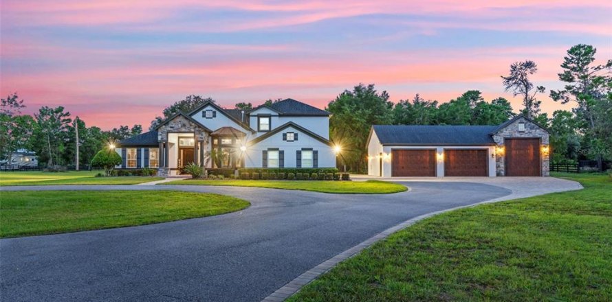 House in Sanford, Florida 4 bedrooms, 371.14 sq.m. № 1870884
