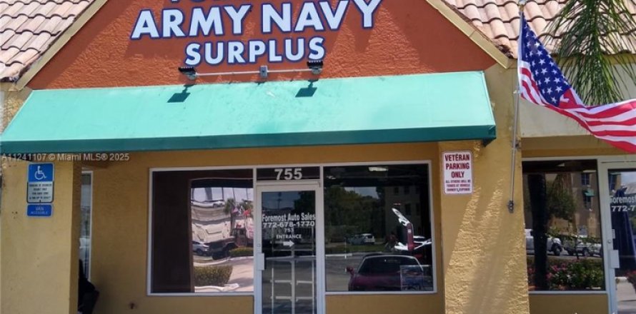 Immobilier commercial à Stuart, Floride № 2088379