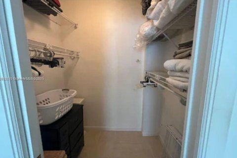 Condo in Lauderdale-by-the-Sea, Florida, 2 bedrooms  № 1978067 - photo 18