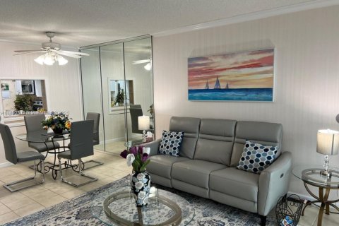 Condo in Lauderdale-by-the-Sea, Florida, 2 bedrooms  № 1978067 - photo 13