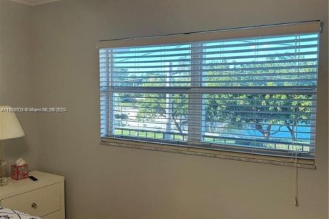 Condo in Lauderdale-by-the-Sea, Florida, 2 bedrooms  № 1978067 - photo 17