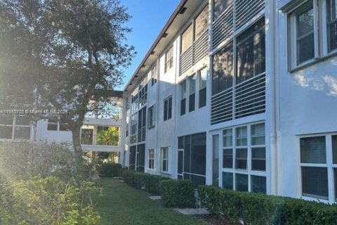 Condo in Lauderdale-by-the-Sea, Florida, 2 bedrooms  № 1978067 - photo 25