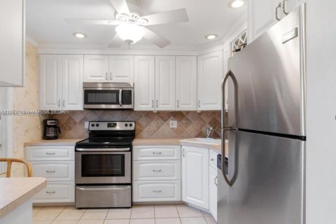 Condo in Lauderdale-by-the-Sea, Florida, 2 bedrooms  № 1978067 - photo 6