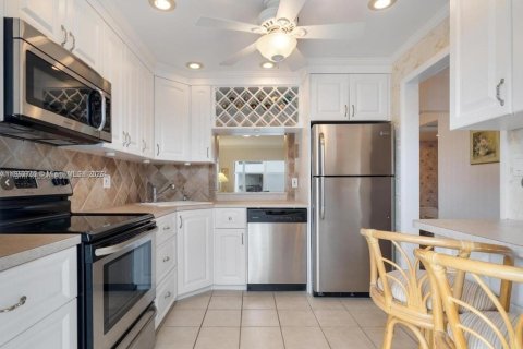 Condo in Lauderdale-by-the-Sea, Florida, 2 bedrooms  № 1978067 - photo 21