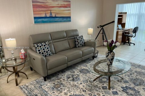 Condo in Lauderdale-by-the-Sea, Florida, 2 bedrooms  № 1978067 - photo 11