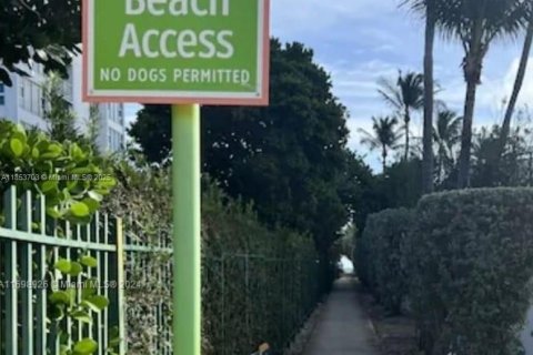 Condo in Lauderdale-by-the-Sea, Florida, 2 bedrooms  № 1978067 - photo 2