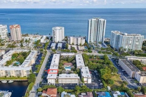 Condo in Lauderdale-by-the-Sea, Florida, 2 bedrooms  № 1978067 - photo 1