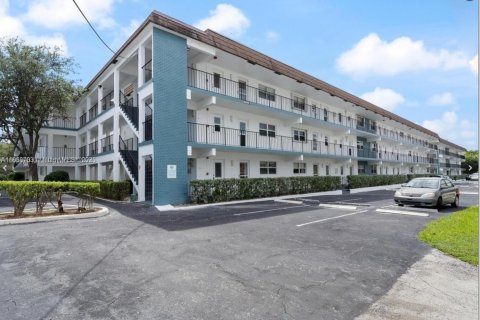 Condo in Lauderdale-by-the-Sea, Florida, 2 bedrooms  № 1978067 - photo 3