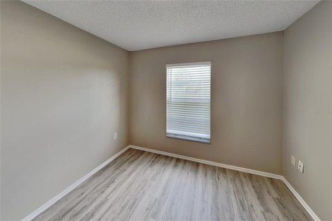 House in Deltona, Florida 3 bedrooms, 141.49 sq.m. № 2220065 - photo 13