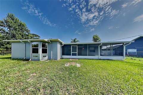 House in Deltona, Florida 3 bedrooms, 141.49 sq.m. № 2220065 - photo 19