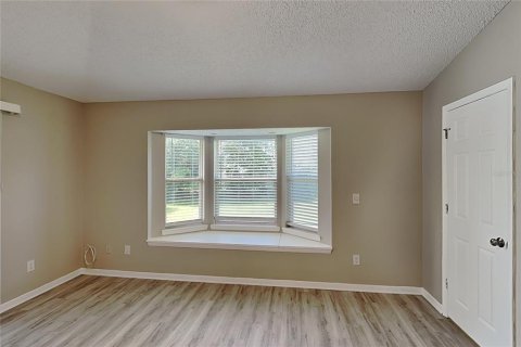 House in Deltona, Florida 3 bedrooms, 141.49 sq.m. № 2220065 - photo 9