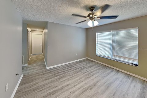 House in Deltona, Florida 3 bedrooms, 141.49 sq.m. № 2220065 - photo 3