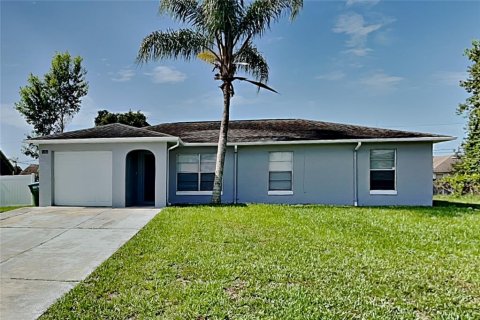 House in Deltona, Florida 3 bedrooms, 141.49 sq.m. № 2220065