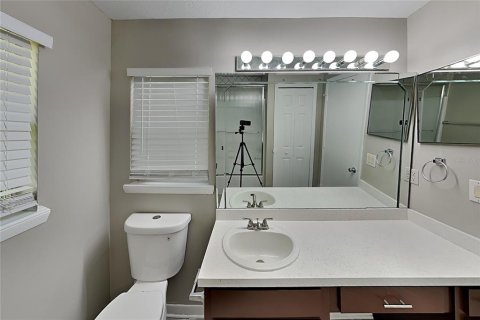 House in Deltona, Florida 3 bedrooms, 141.49 sq.m. № 2220065 - photo 10