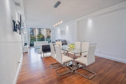 Condo in Hollywood, Florida, 1 bedroom  № 1859666 - photo 4
